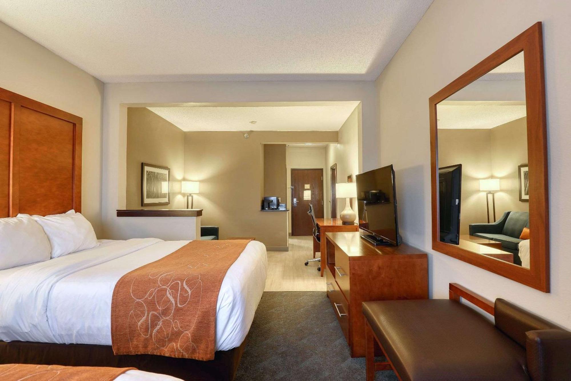 Comfort Suites Appleton Airport Bagian luar foto