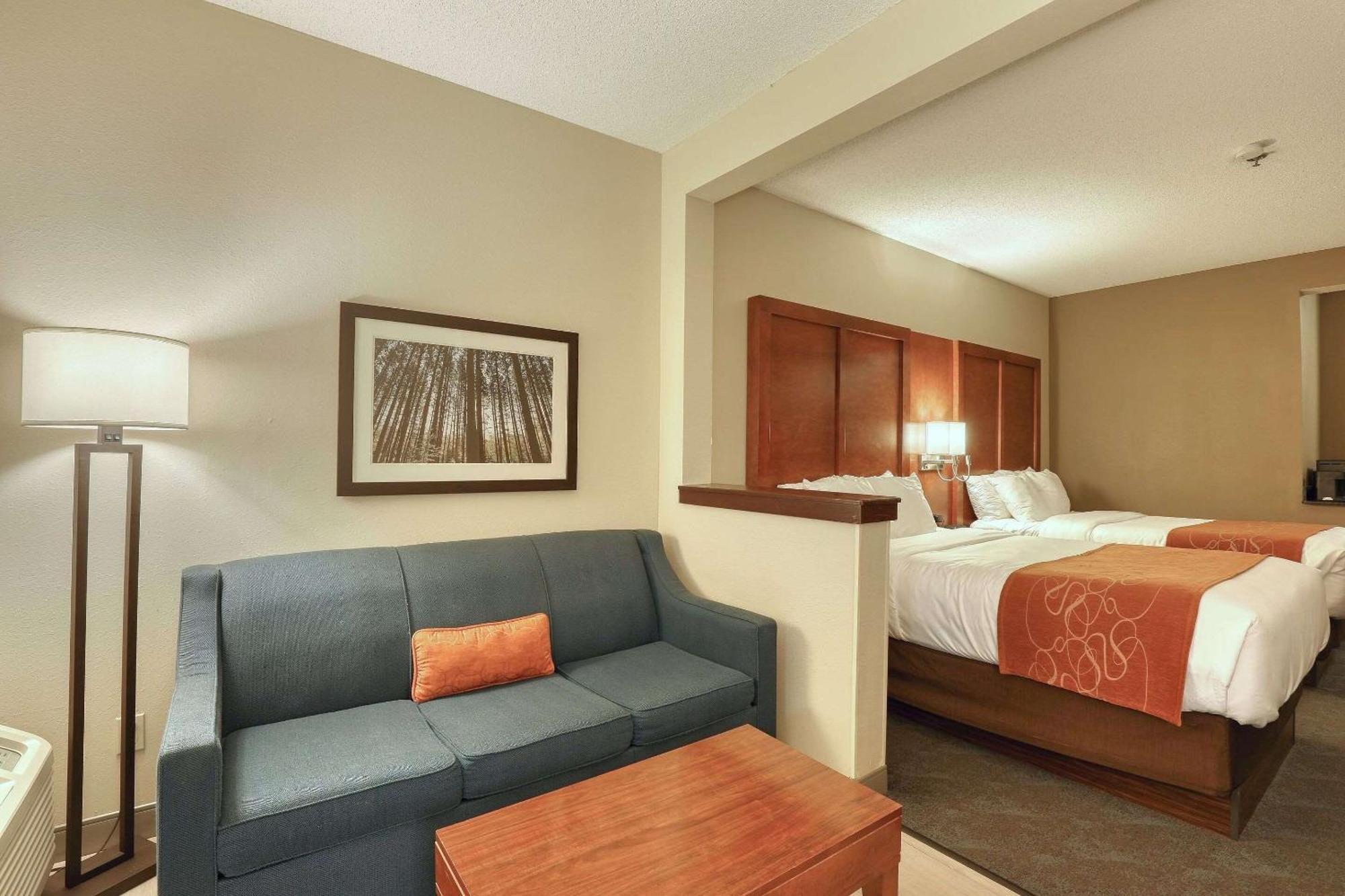 Comfort Suites Appleton Airport Bagian luar foto