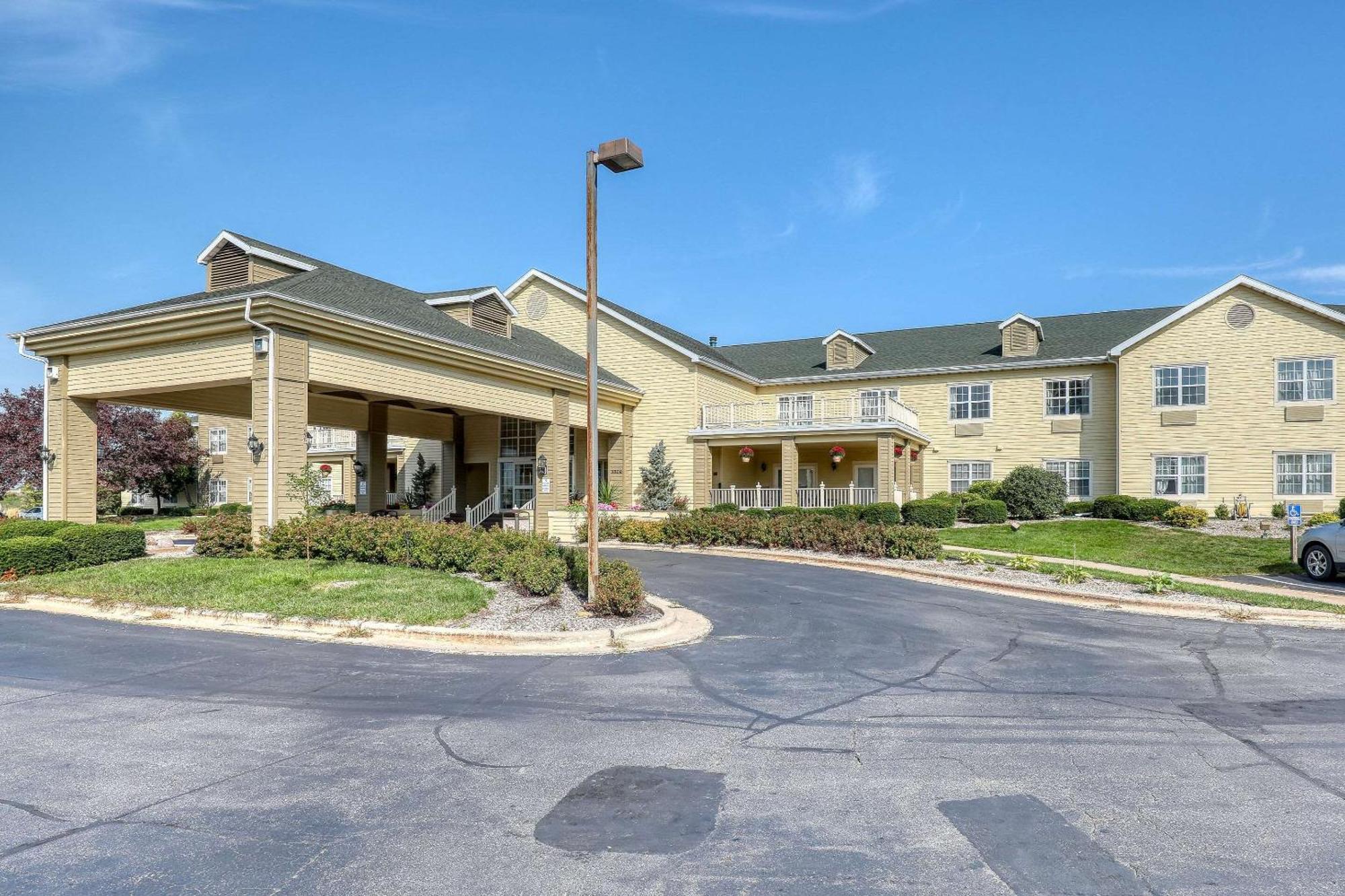 Comfort Suites Appleton Airport Bagian luar foto