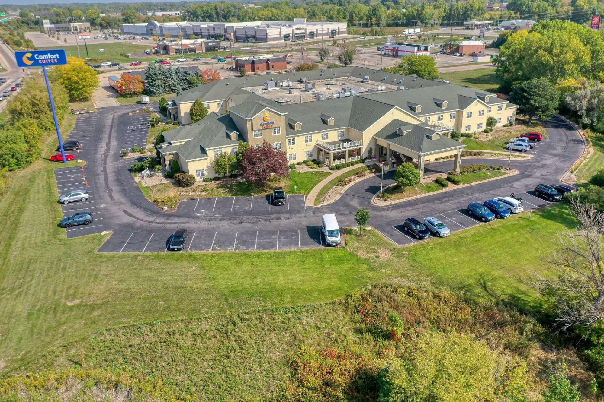 Comfort Suites Appleton Airport Bagian luar foto