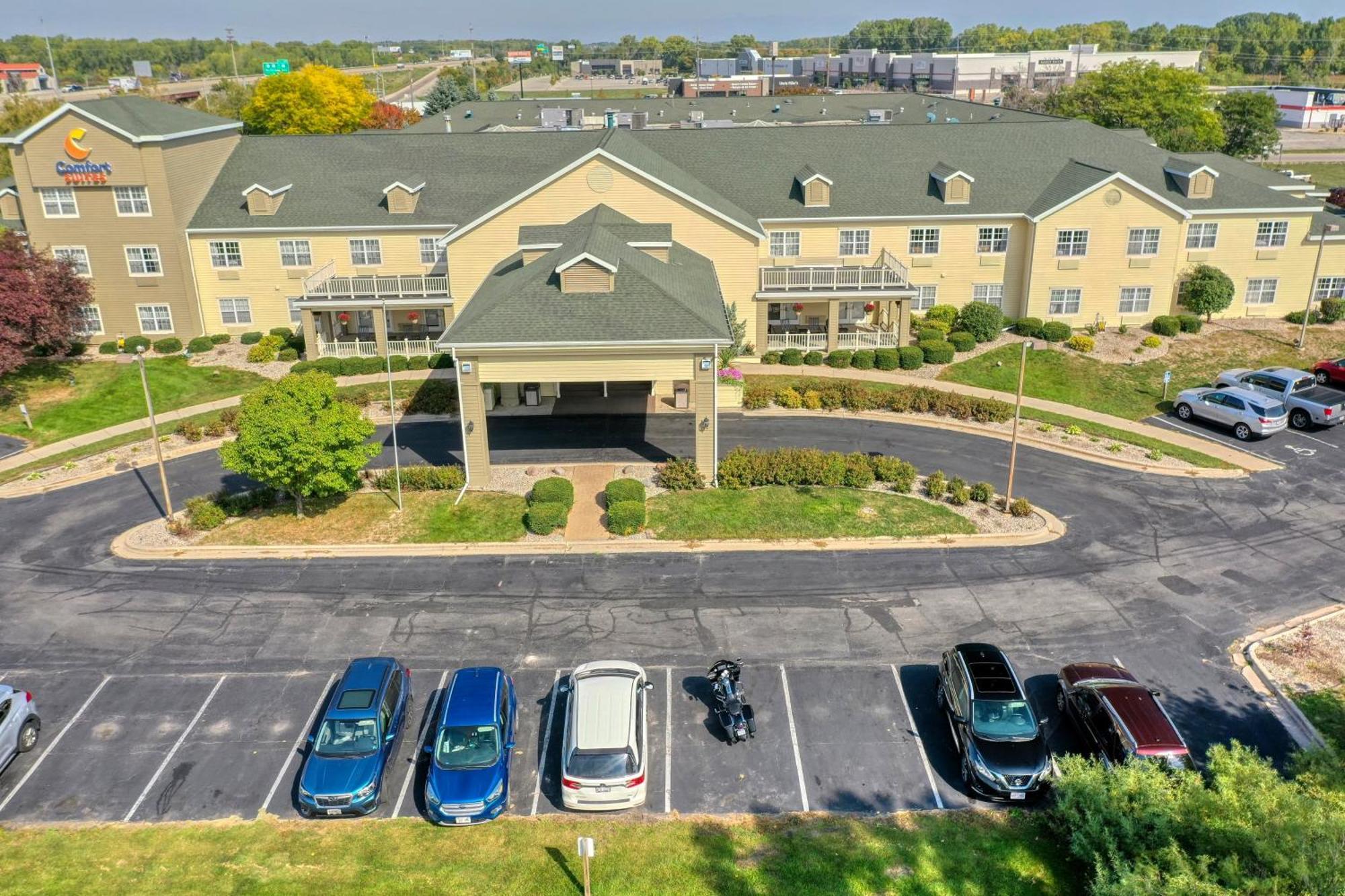 Comfort Suites Appleton Airport Bagian luar foto