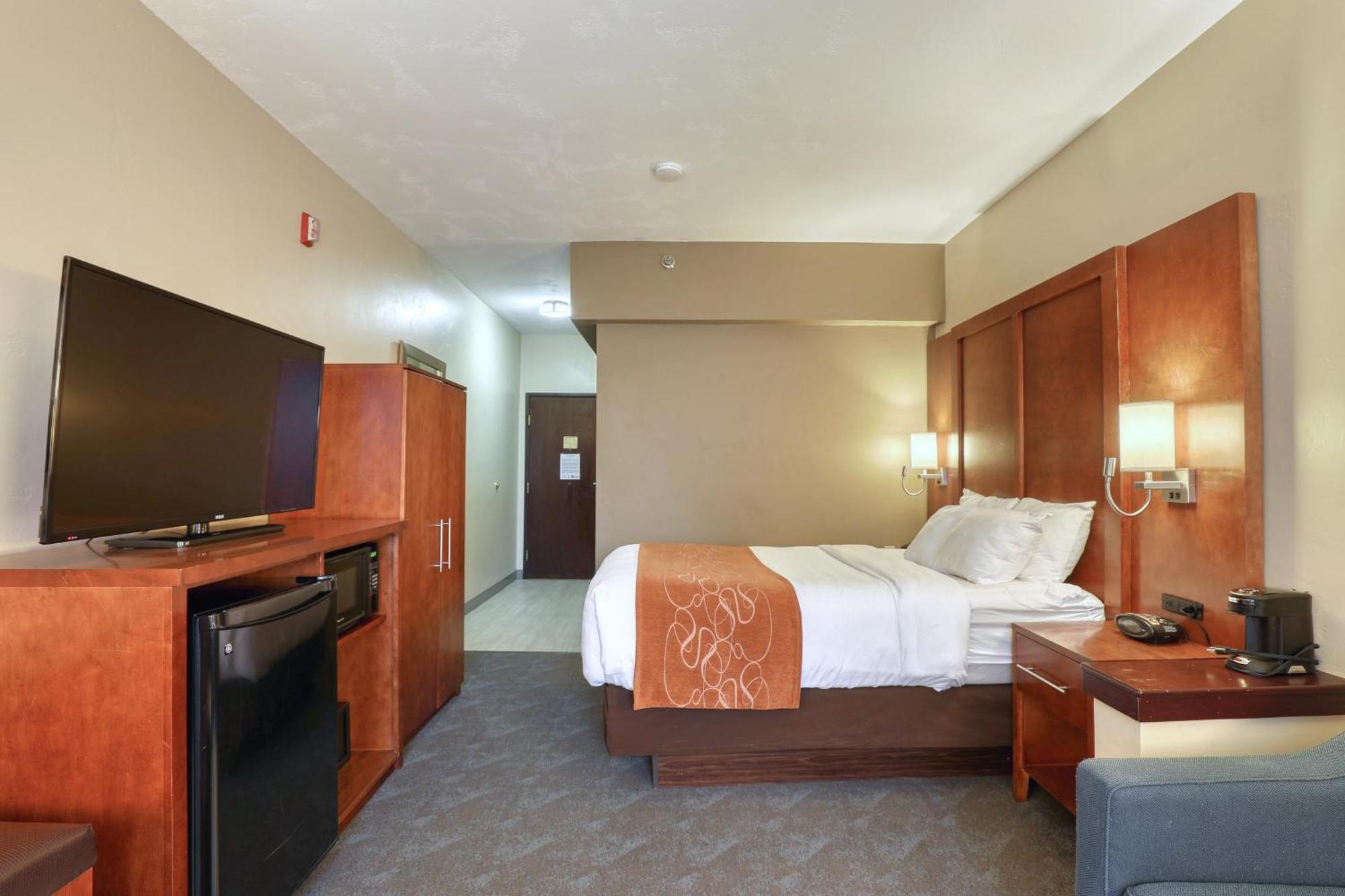 Comfort Suites Appleton Airport Bagian luar foto