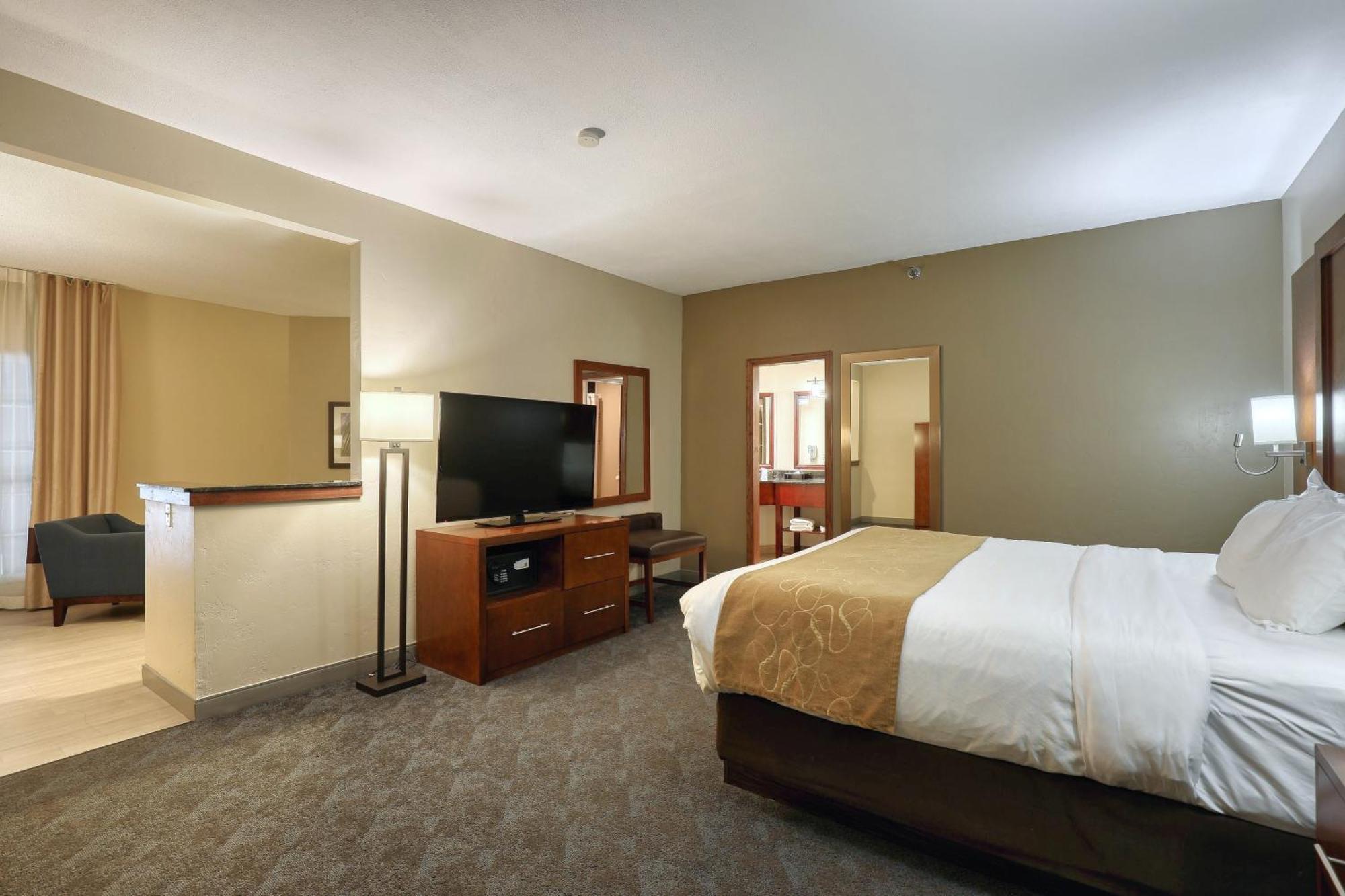 Comfort Suites Appleton Airport Bagian luar foto