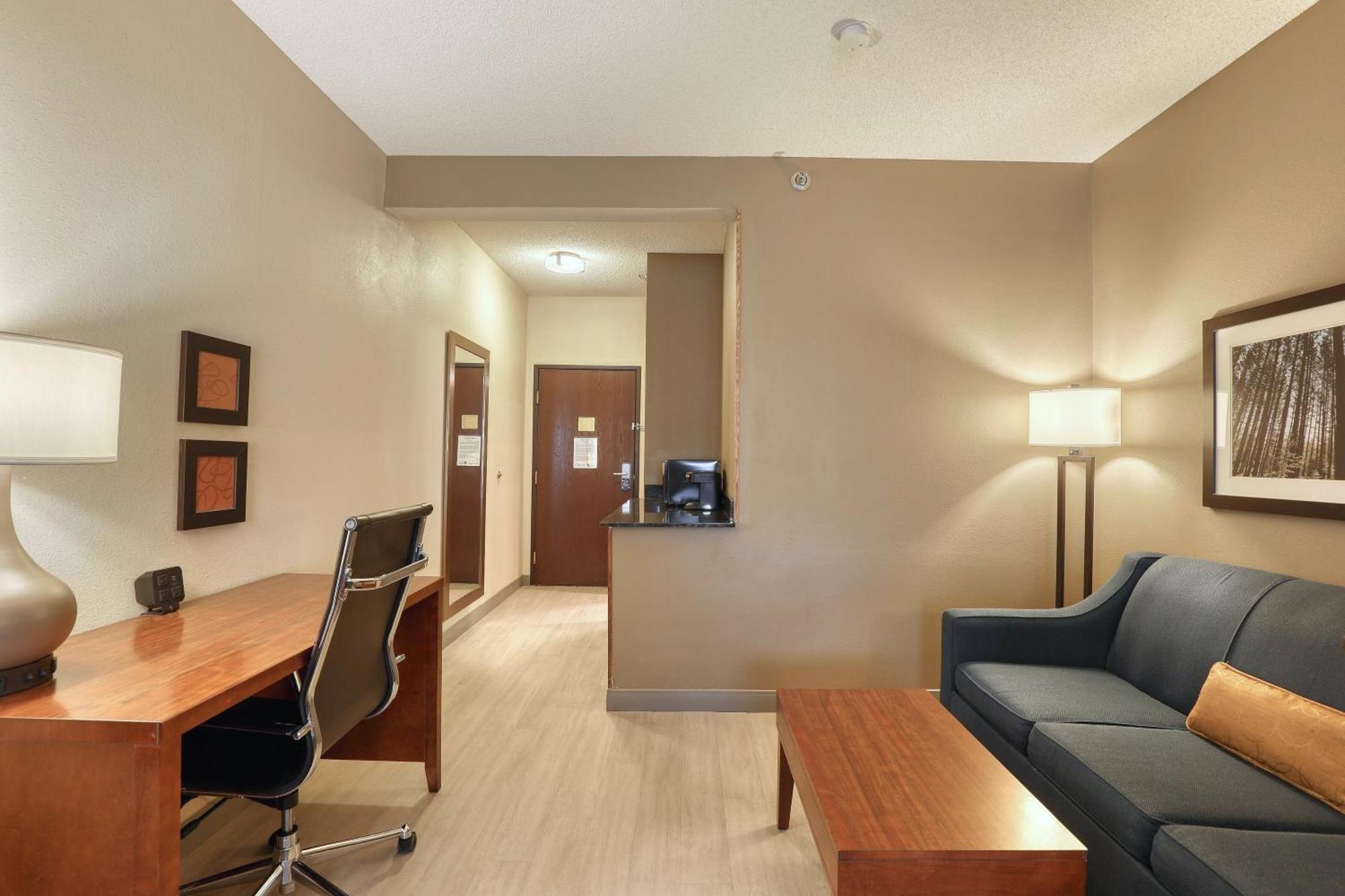 Comfort Suites Appleton Airport Bagian luar foto