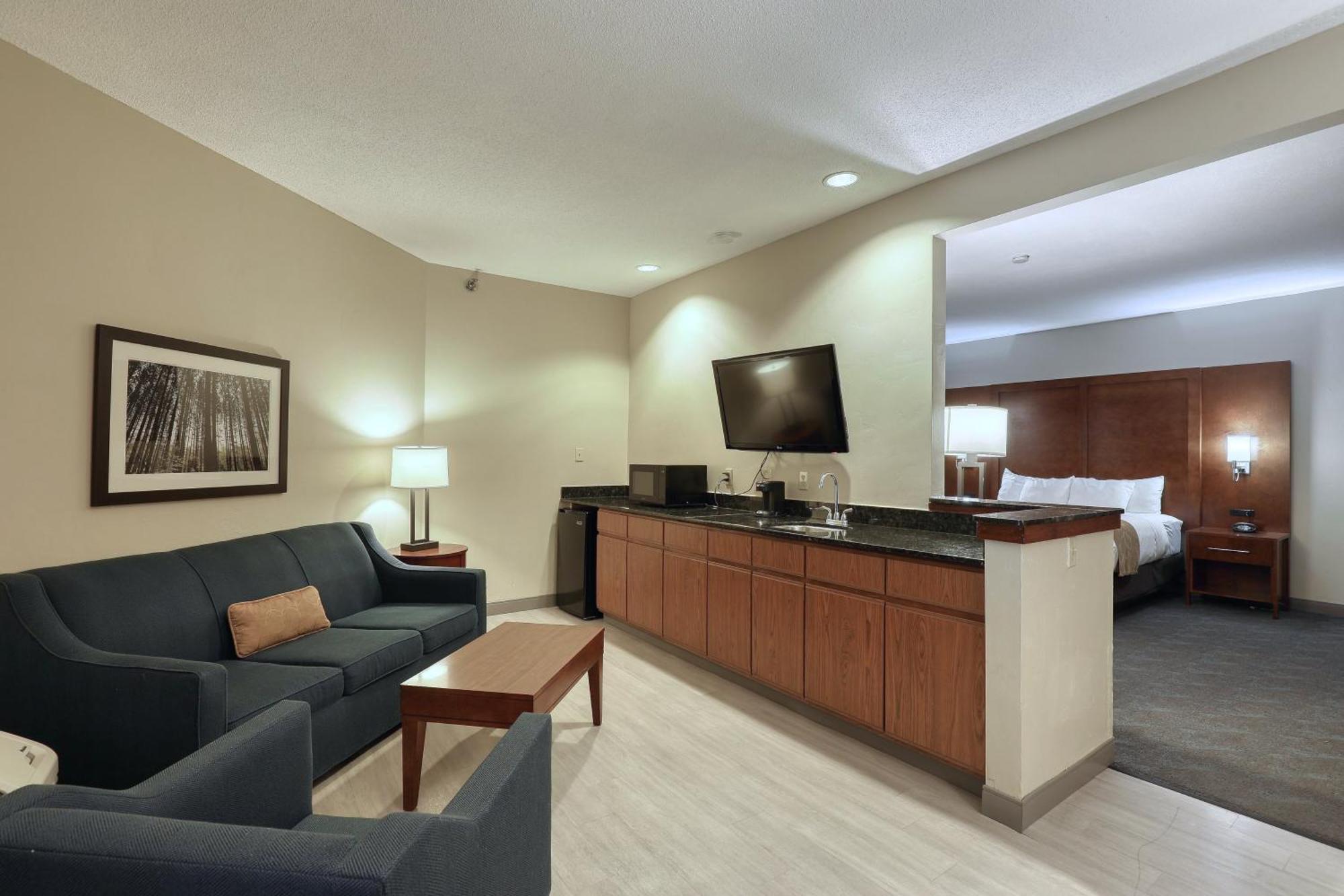 Comfort Suites Appleton Airport Bagian luar foto