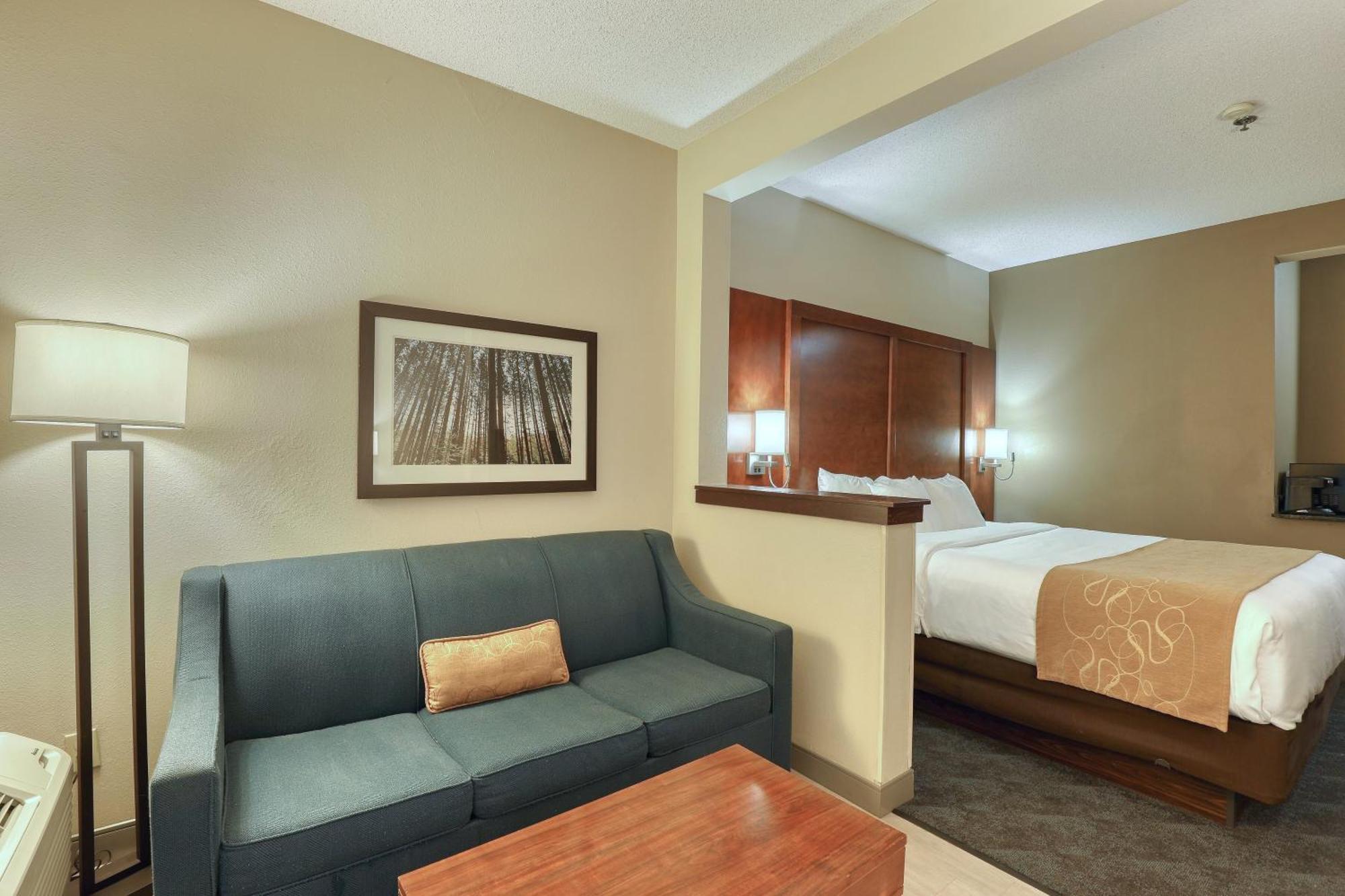 Comfort Suites Appleton Airport Bagian luar foto