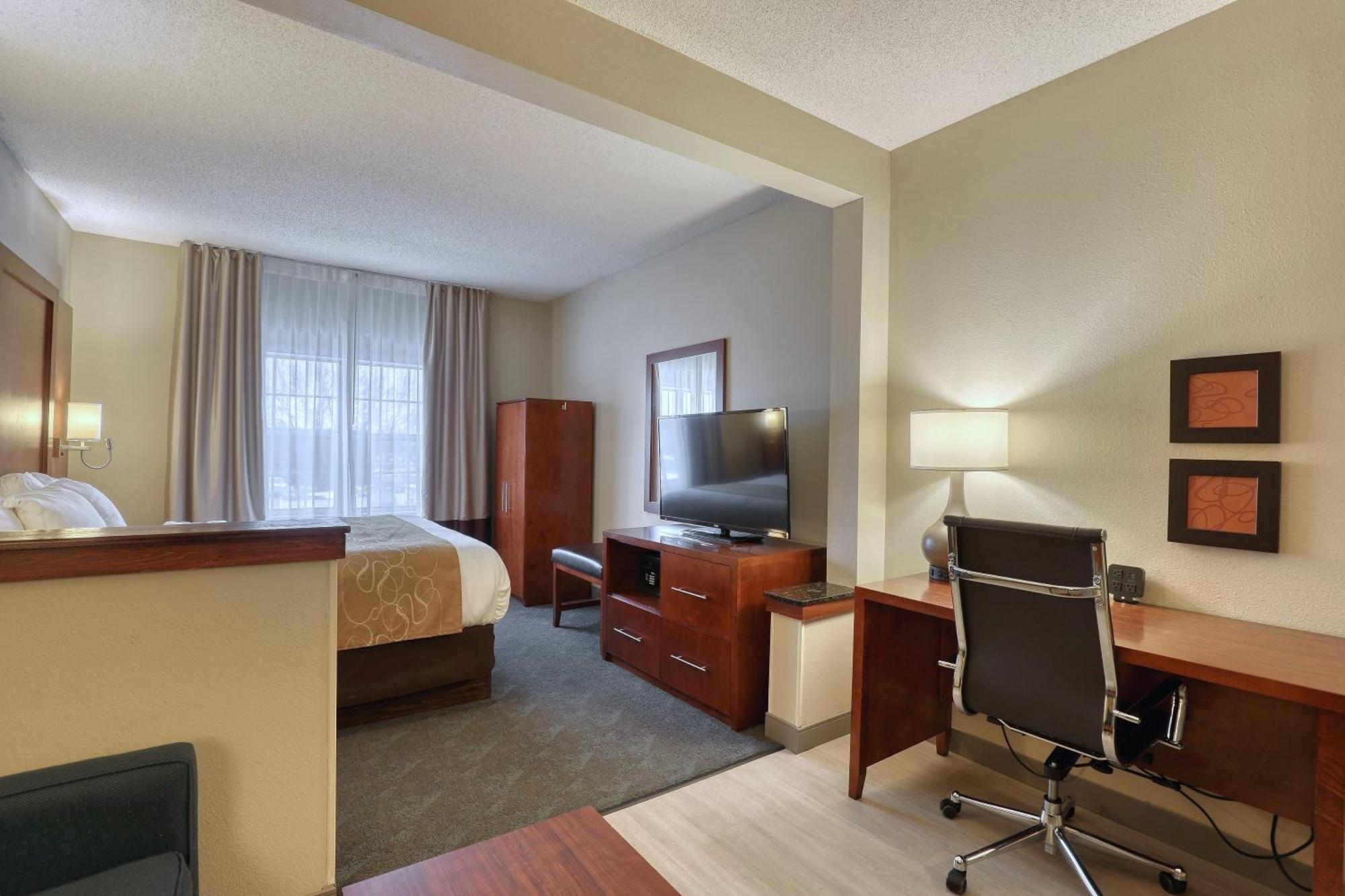 Comfort Suites Appleton Airport Bagian luar foto