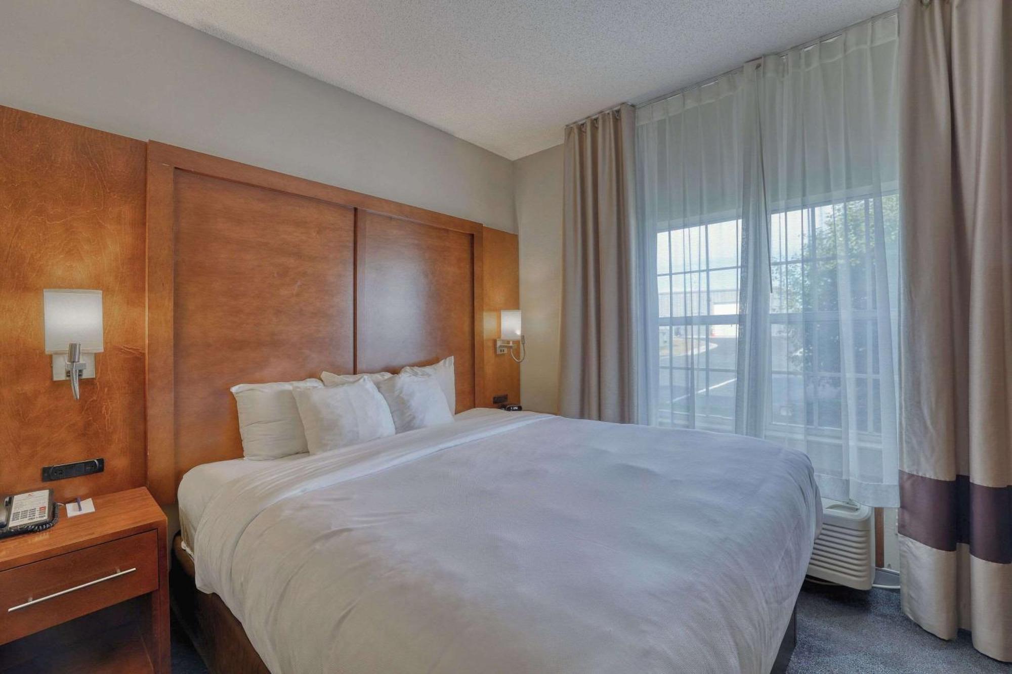 Comfort Suites Appleton Airport Bagian luar foto