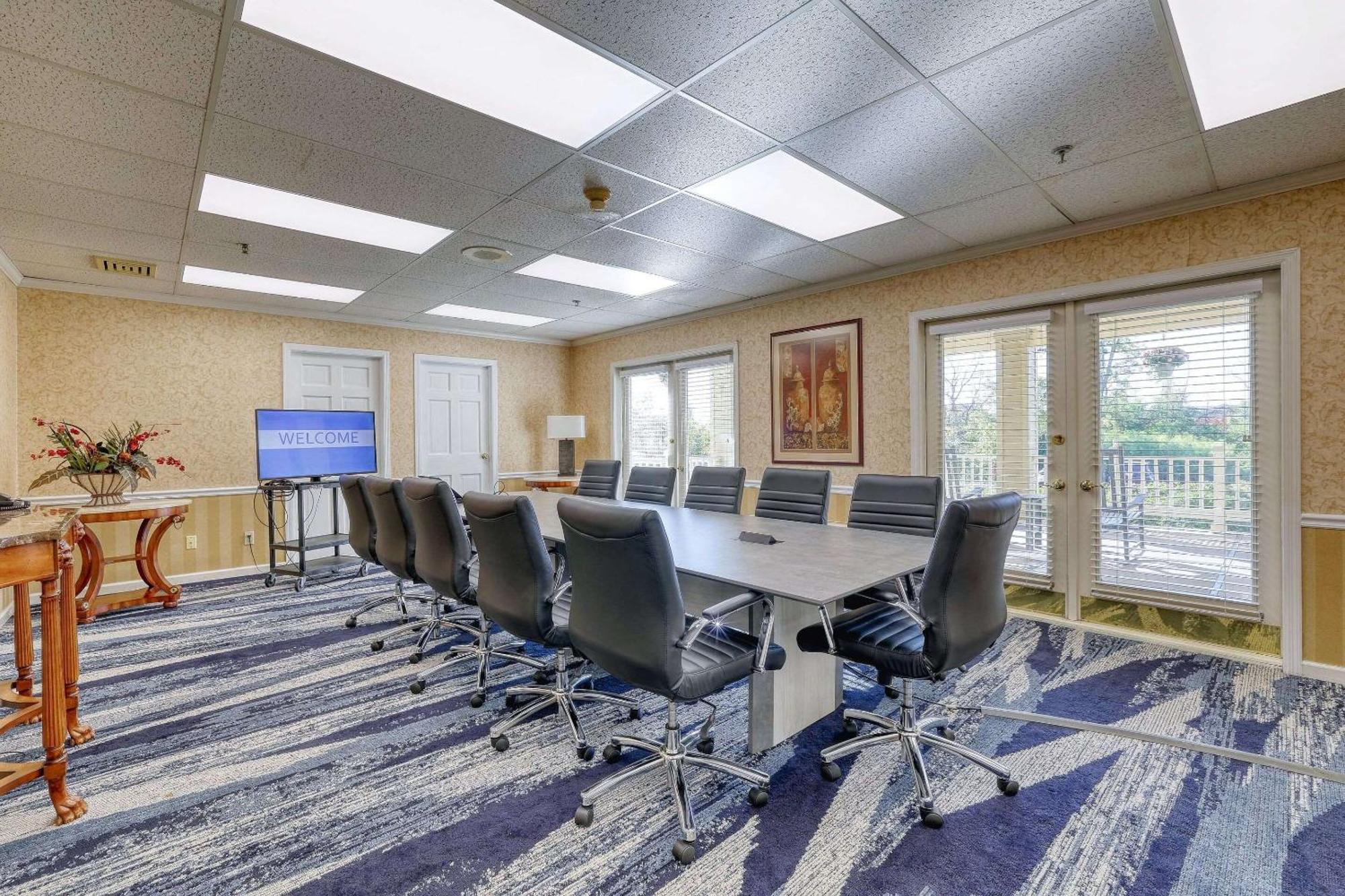 Comfort Suites Appleton Airport Bagian luar foto