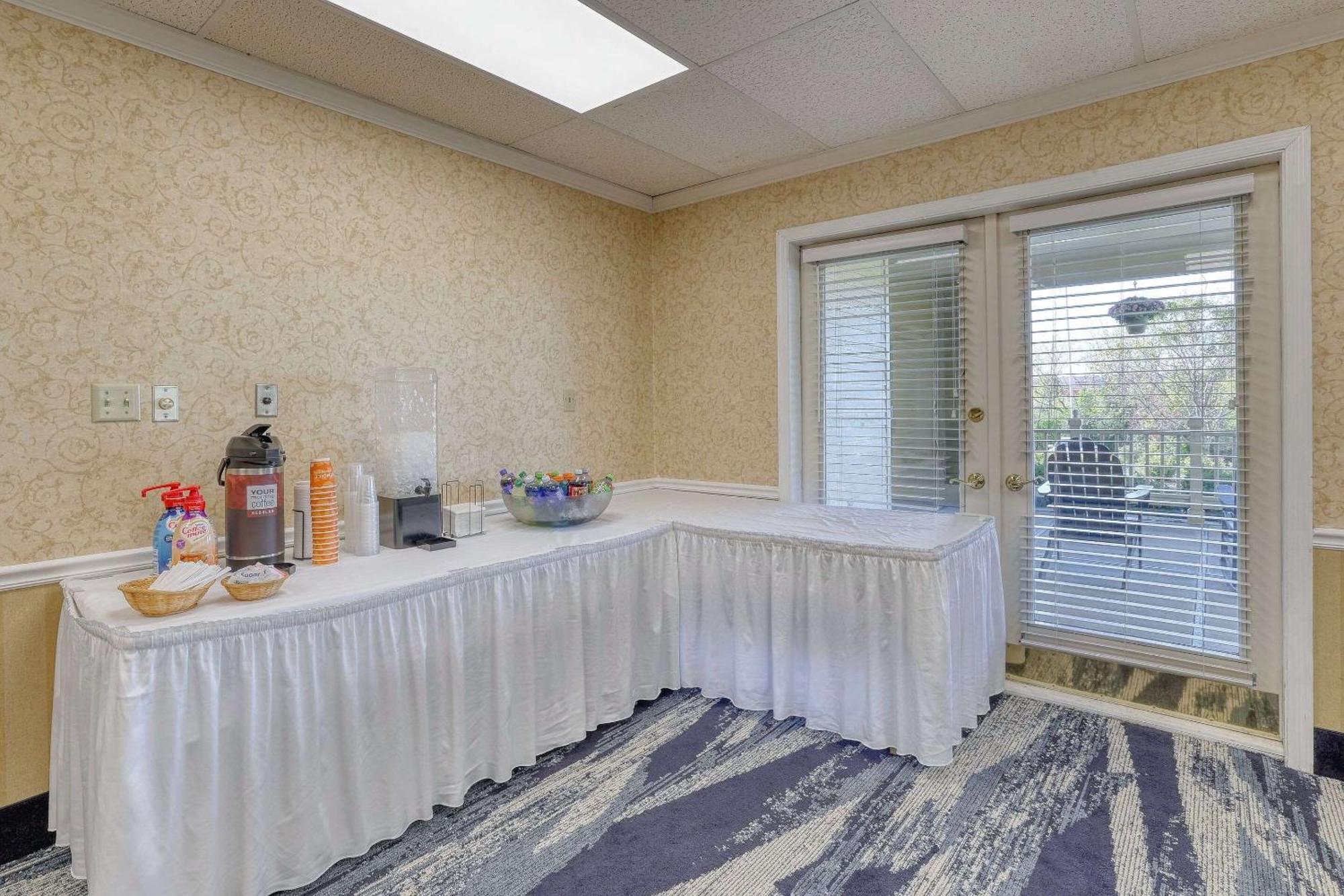 Comfort Suites Appleton Airport Bagian luar foto