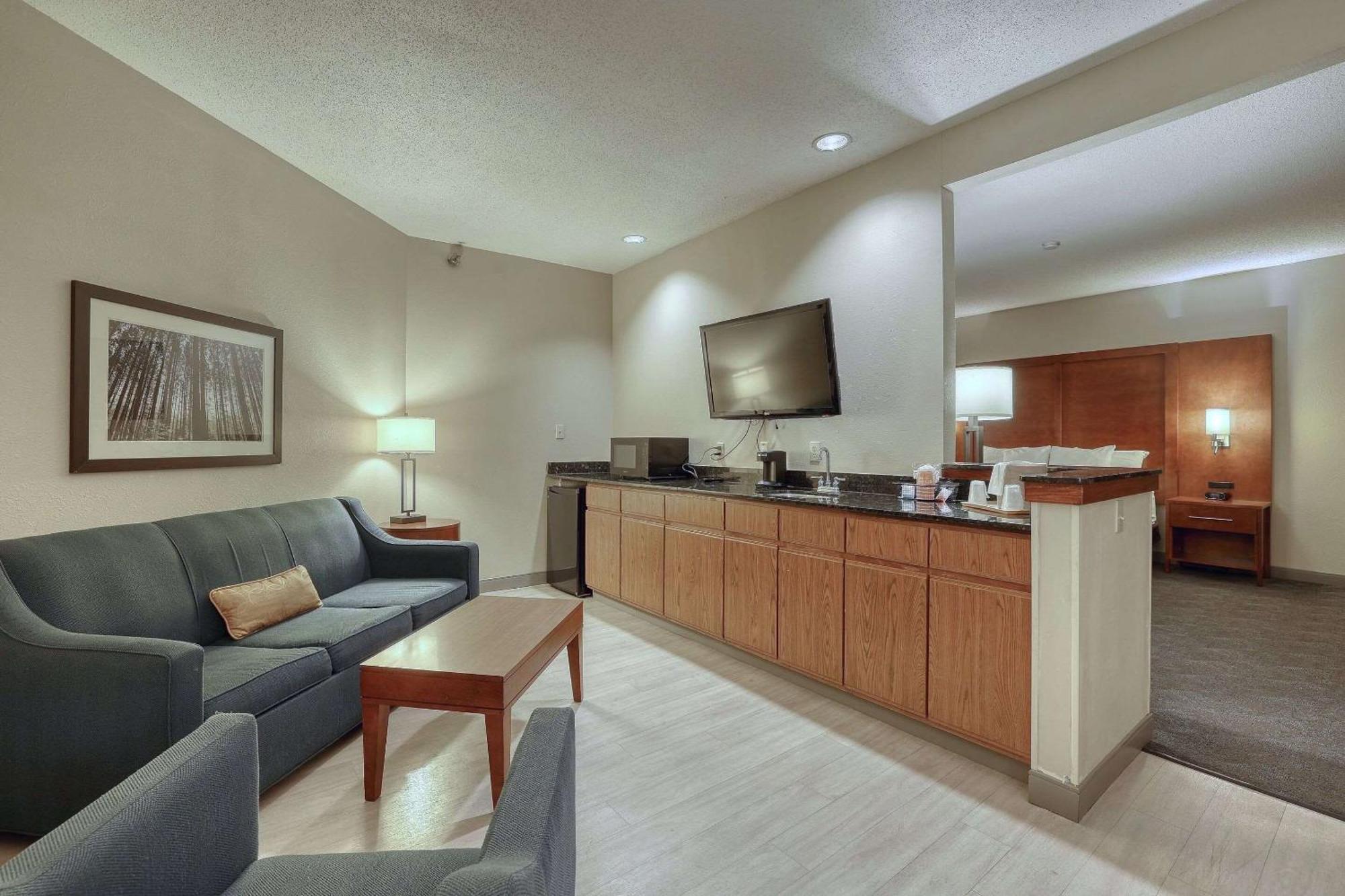 Comfort Suites Appleton Airport Bagian luar foto