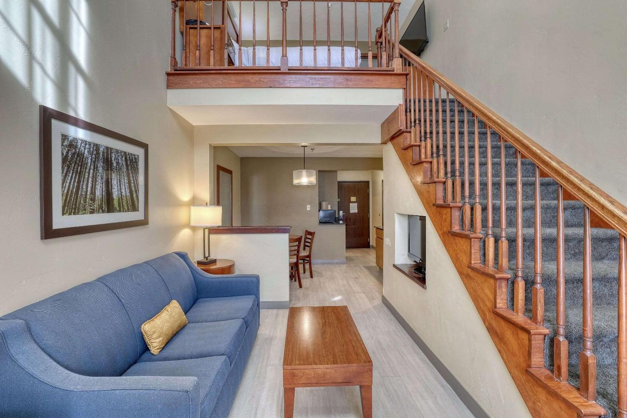 Comfort Suites Appleton Airport Bagian luar foto