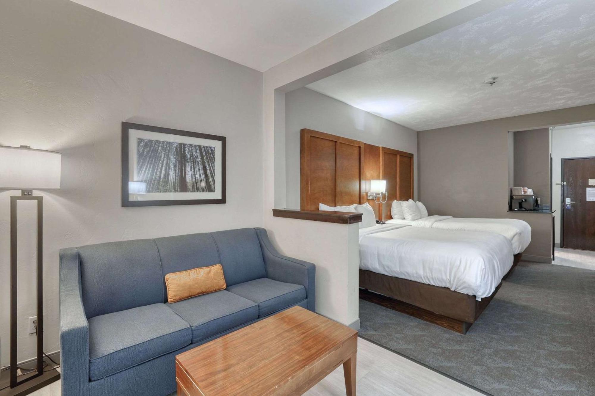 Comfort Suites Appleton Airport Bagian luar foto