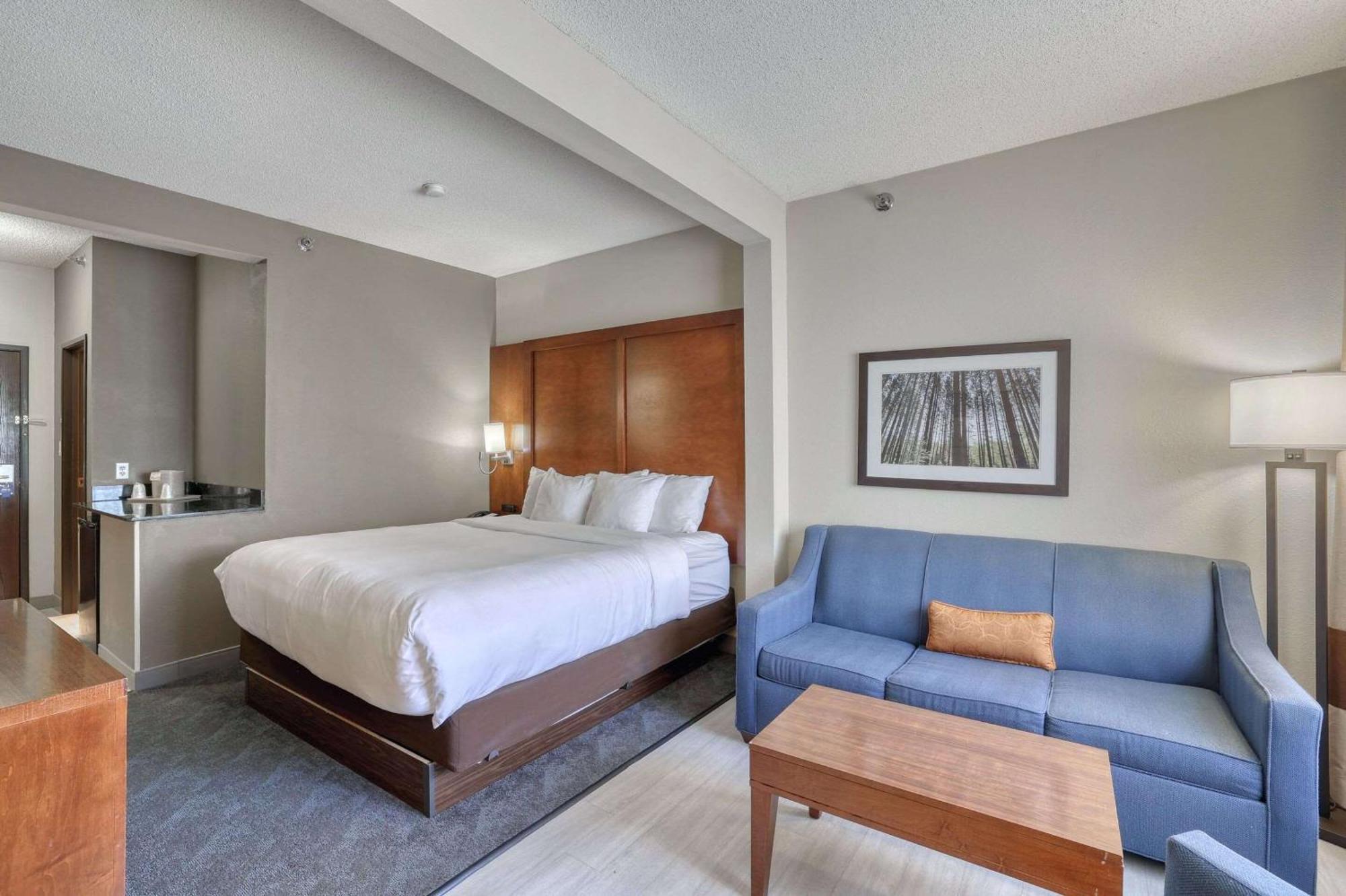 Comfort Suites Appleton Airport Bagian luar foto