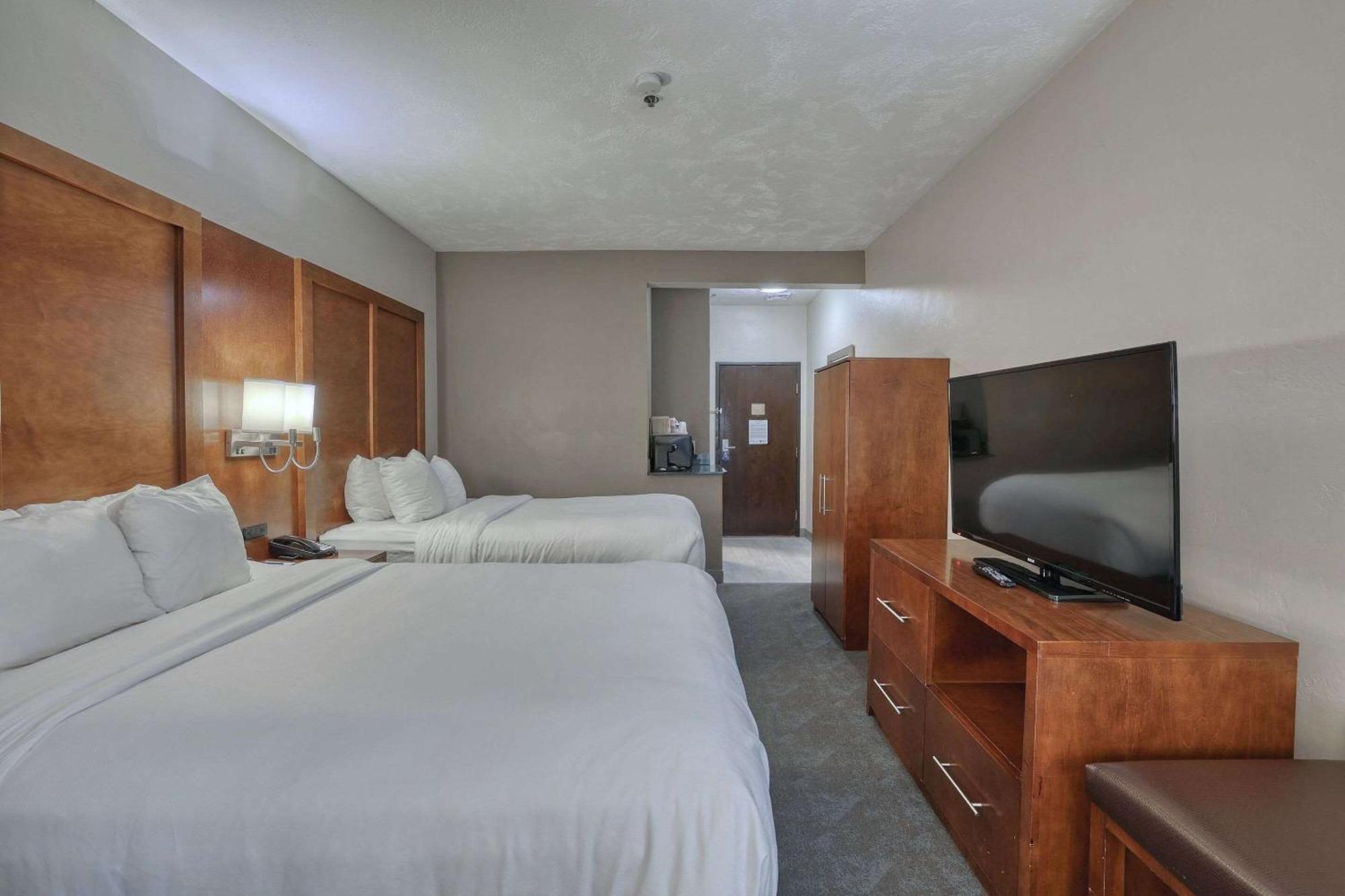Comfort Suites Appleton Airport Bagian luar foto