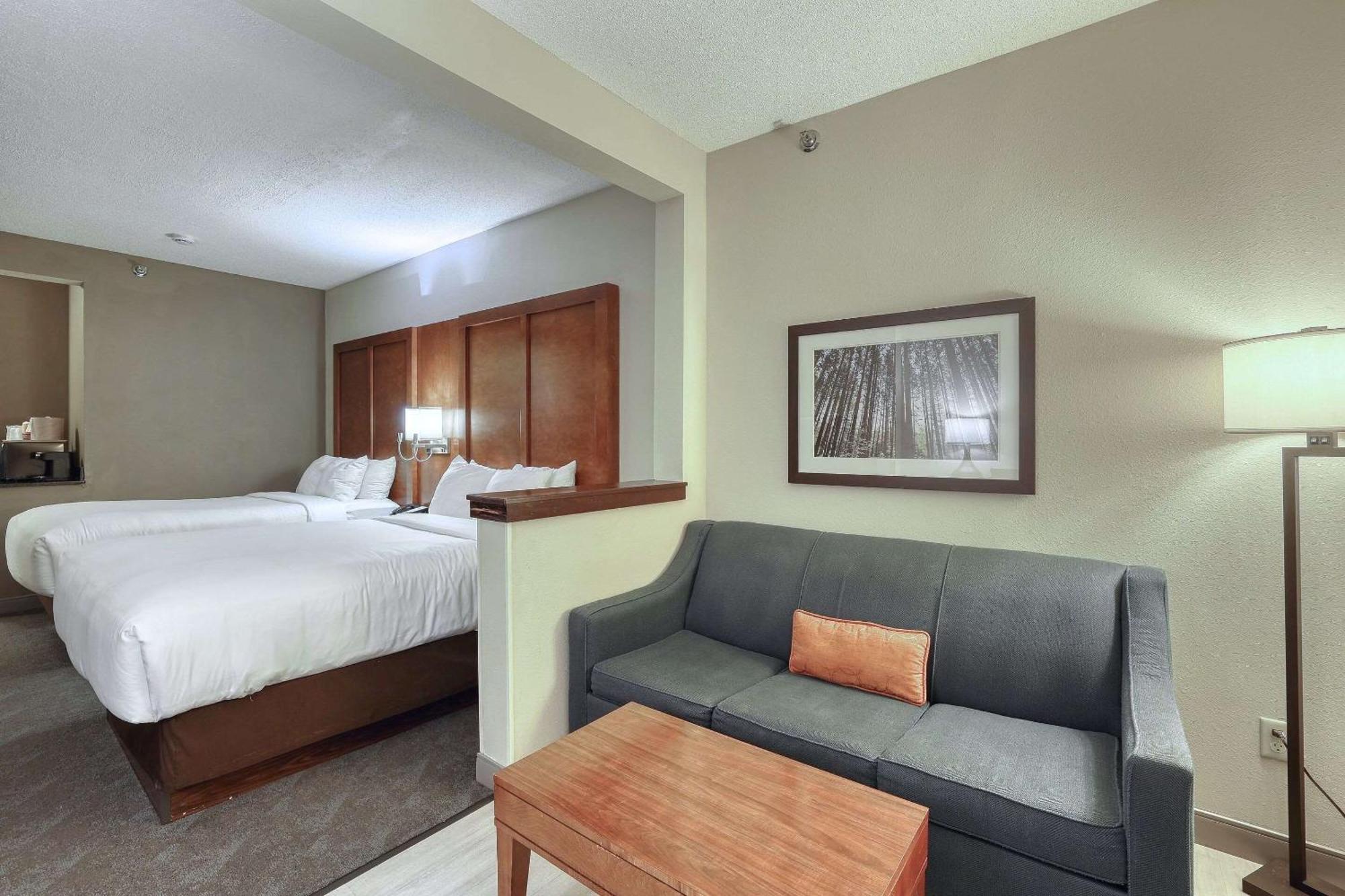 Comfort Suites Appleton Airport Bagian luar foto
