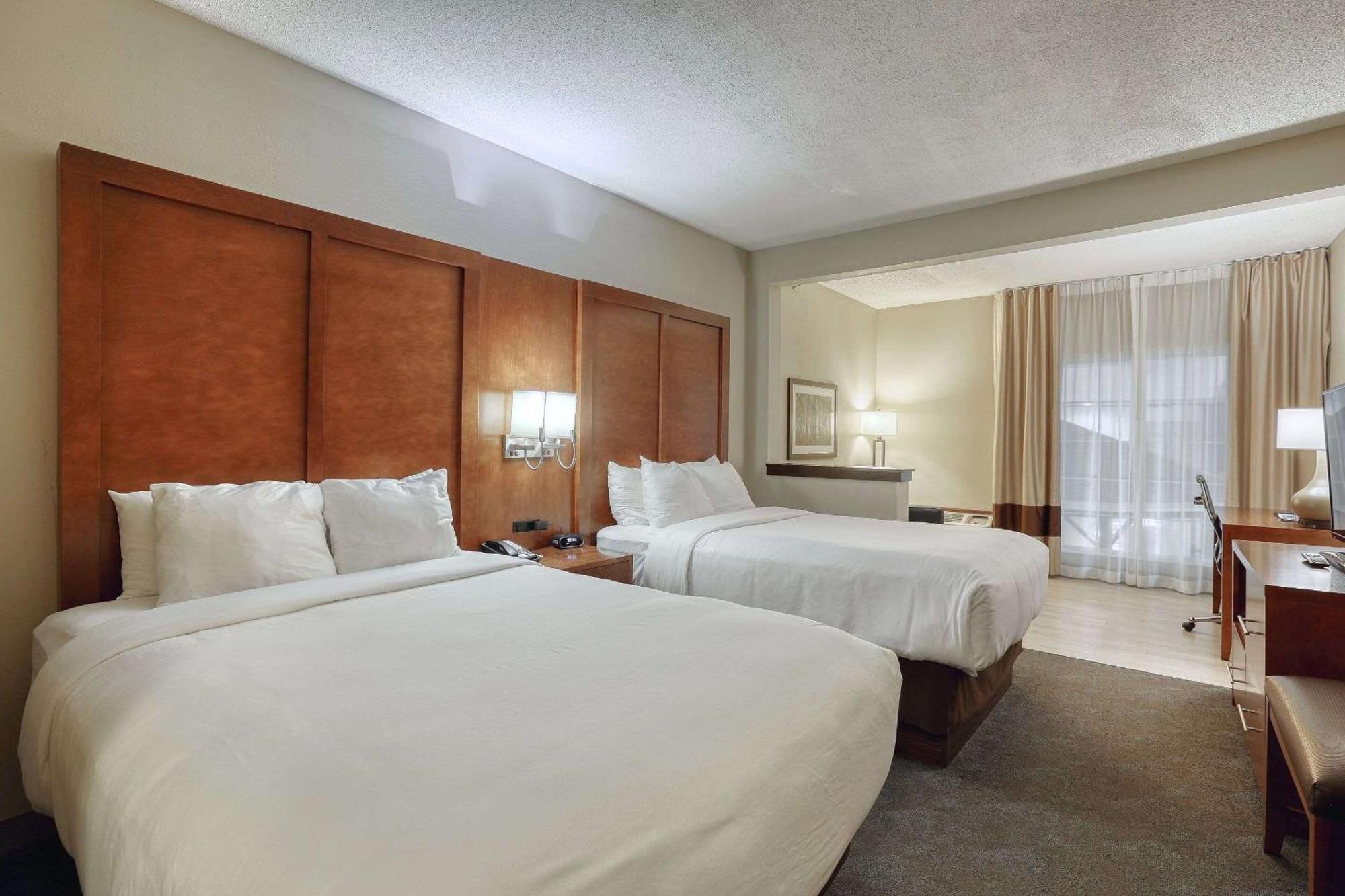 Comfort Suites Appleton Airport Bagian luar foto