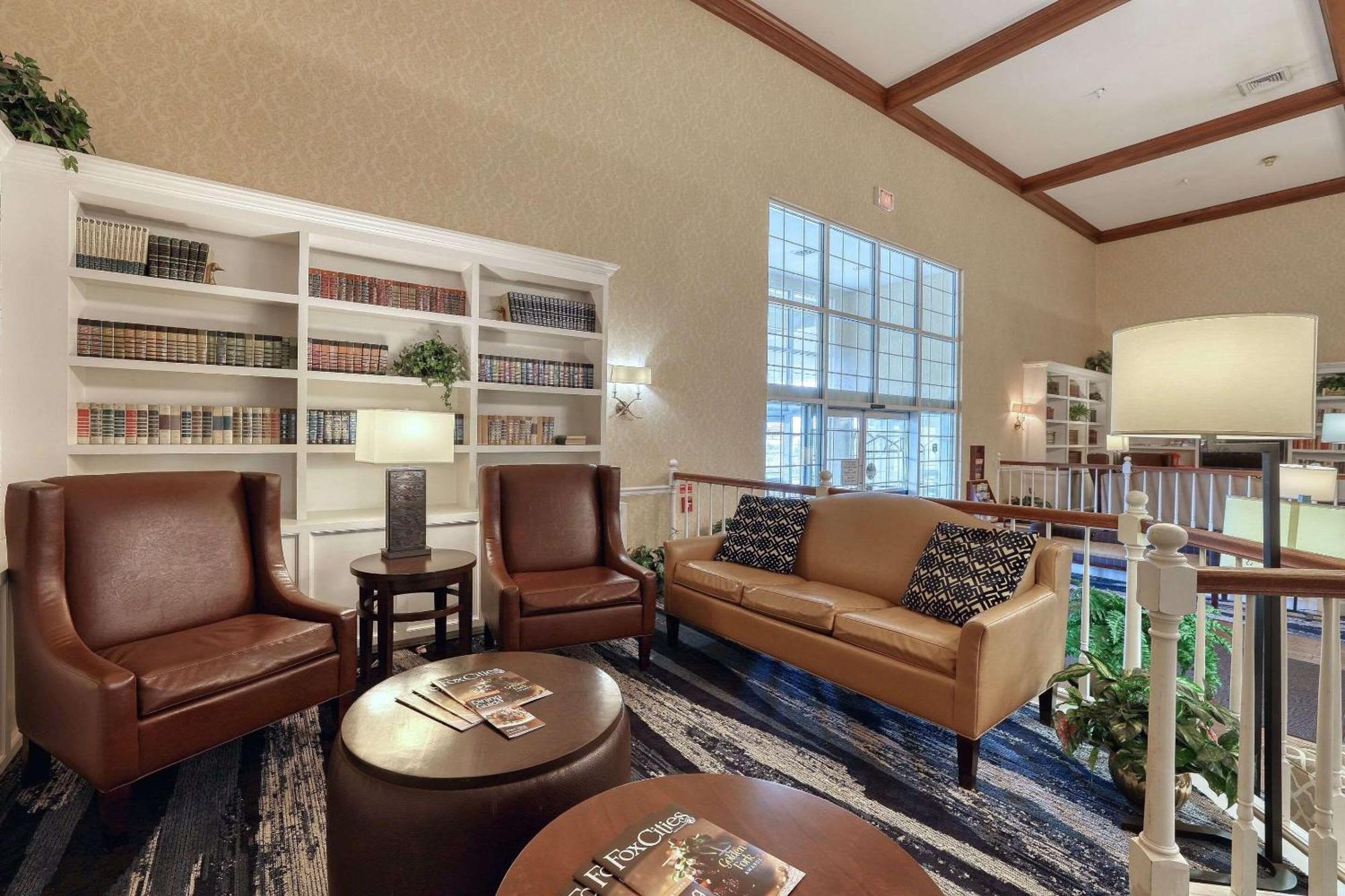 Comfort Suites Appleton Airport Bagian luar foto